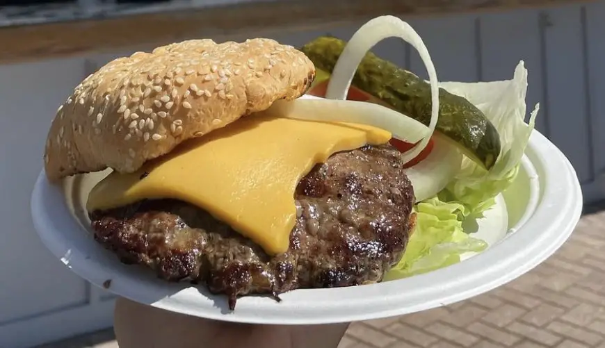 Sandbar Bill's Cheeseburger